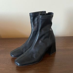 Steve Madden Ankle Zip Up Boots